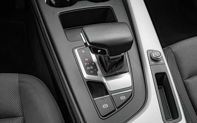 Audi A4 cena 137850 przebieg: 84444, rok produkcji 2020 z Nysa małe 781